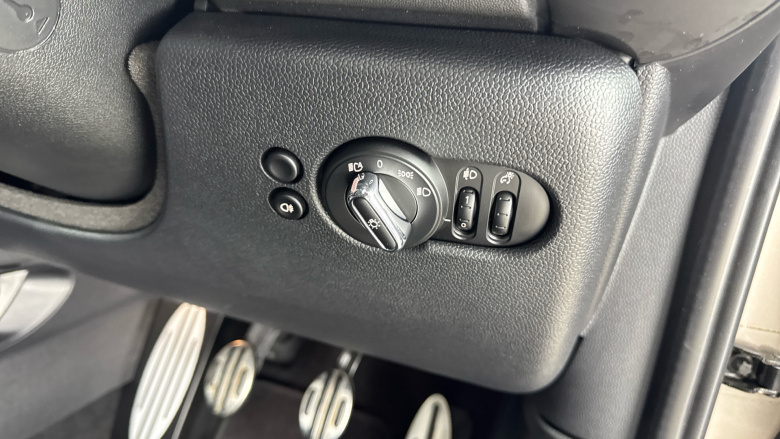 MINI Hatchback 1.5 Cooper Sport 5dr Auto Petrol Hatchback